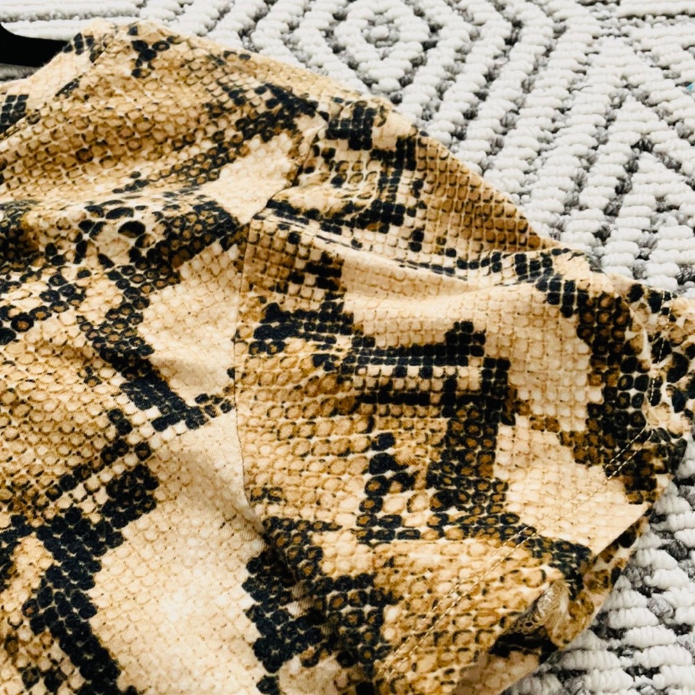 H&M Snake Skin T-shirt - Picture 2 of 5